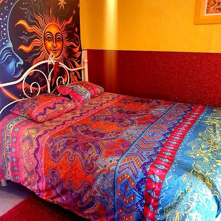 Bed And Breakfast Les Roses Multicolores Du 47 Fumel エクステリア 写真