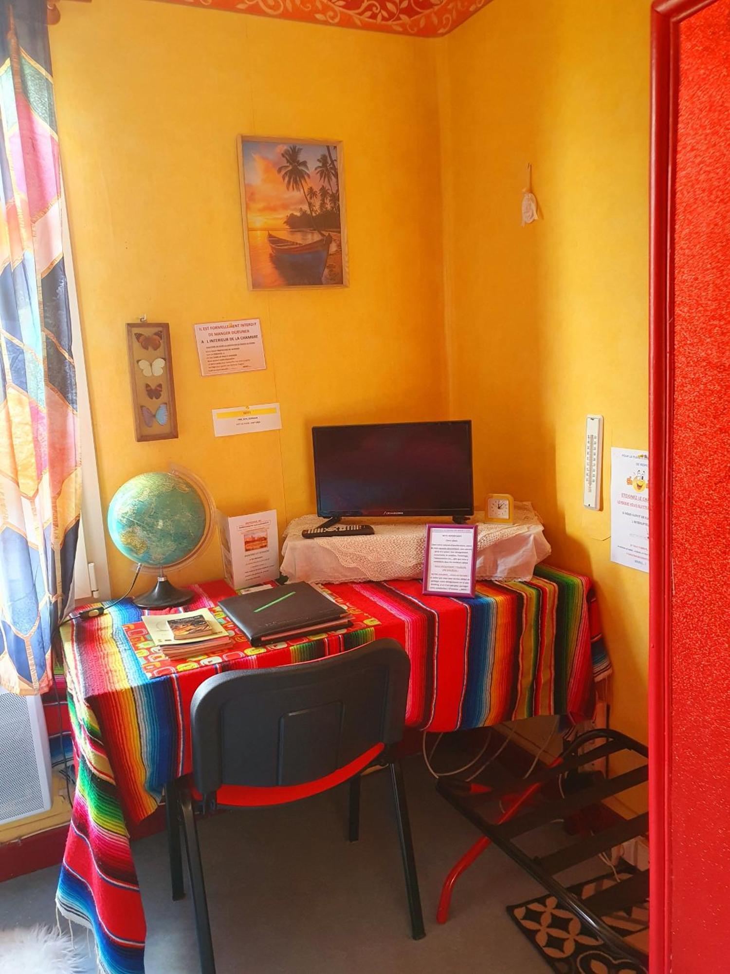 Bed And Breakfast Les Roses Multicolores Du 47 Fumel エクステリア 写真
